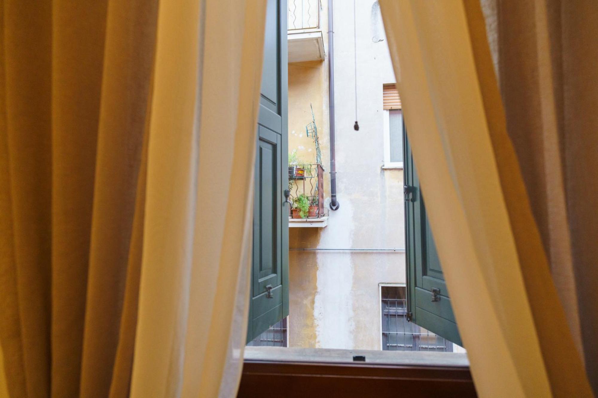 Domus Verona - Elegante Residenza Satiro Eksteriør billede